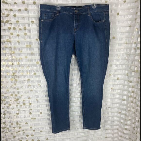 Torrid super Stretchy Straight Leg Jeans - Picture 1 of 8